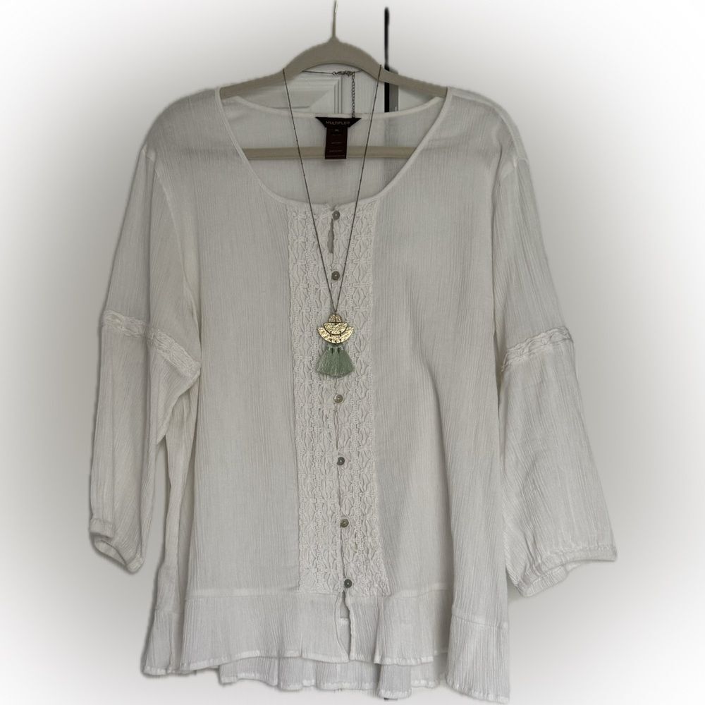 Timeless! Multiples white button top! - Picture 10 of 16